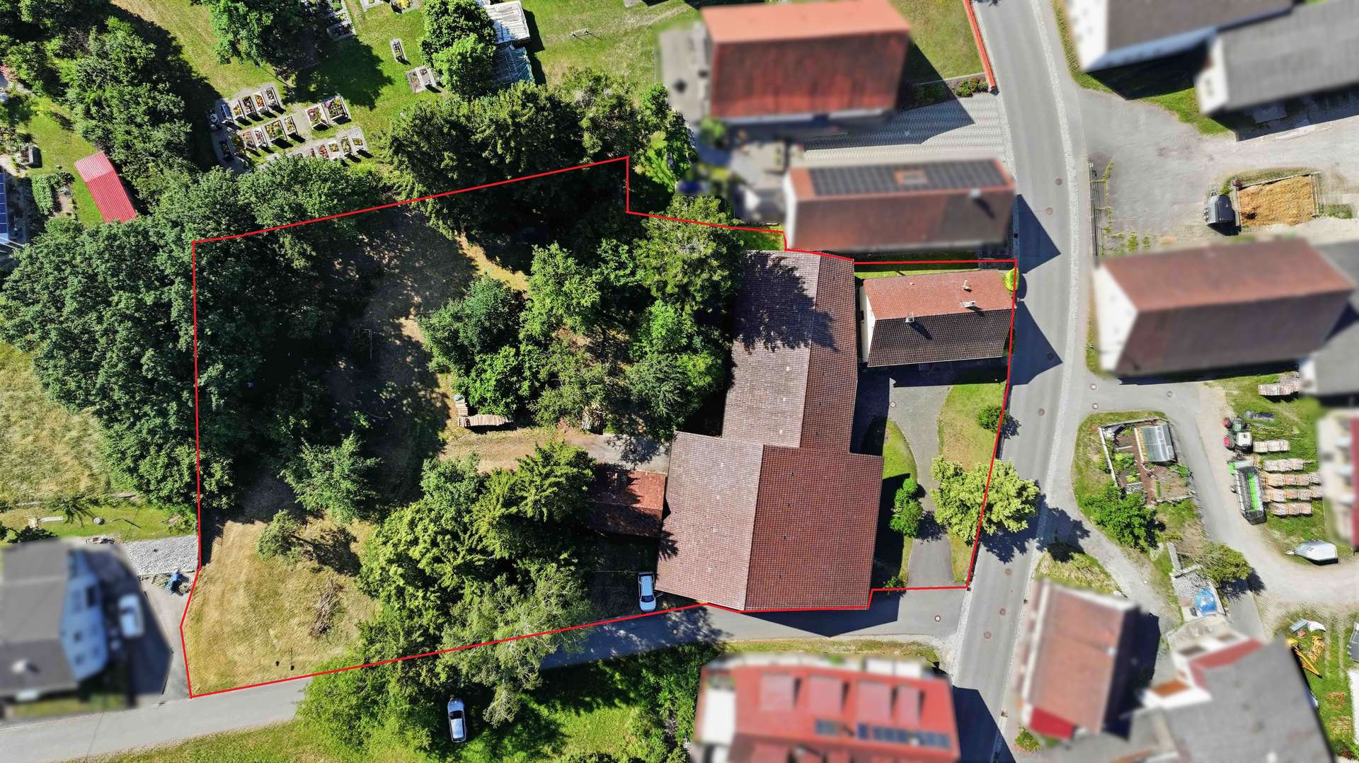 Besonders! Einfamilienhaus mit Ökonomiegebäude und viel Platz für Wohnen und Hobby